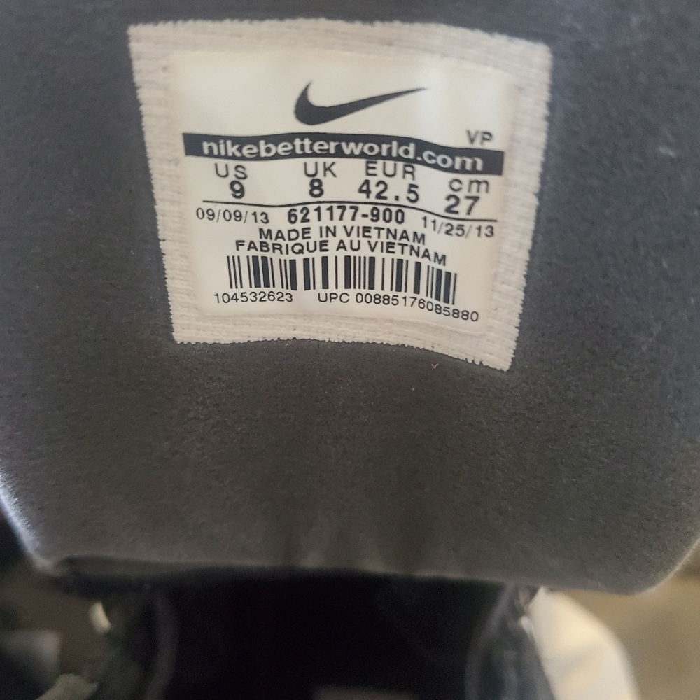 Nike - Picture 3 of 3